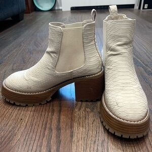 Off white platform Chelsea boots